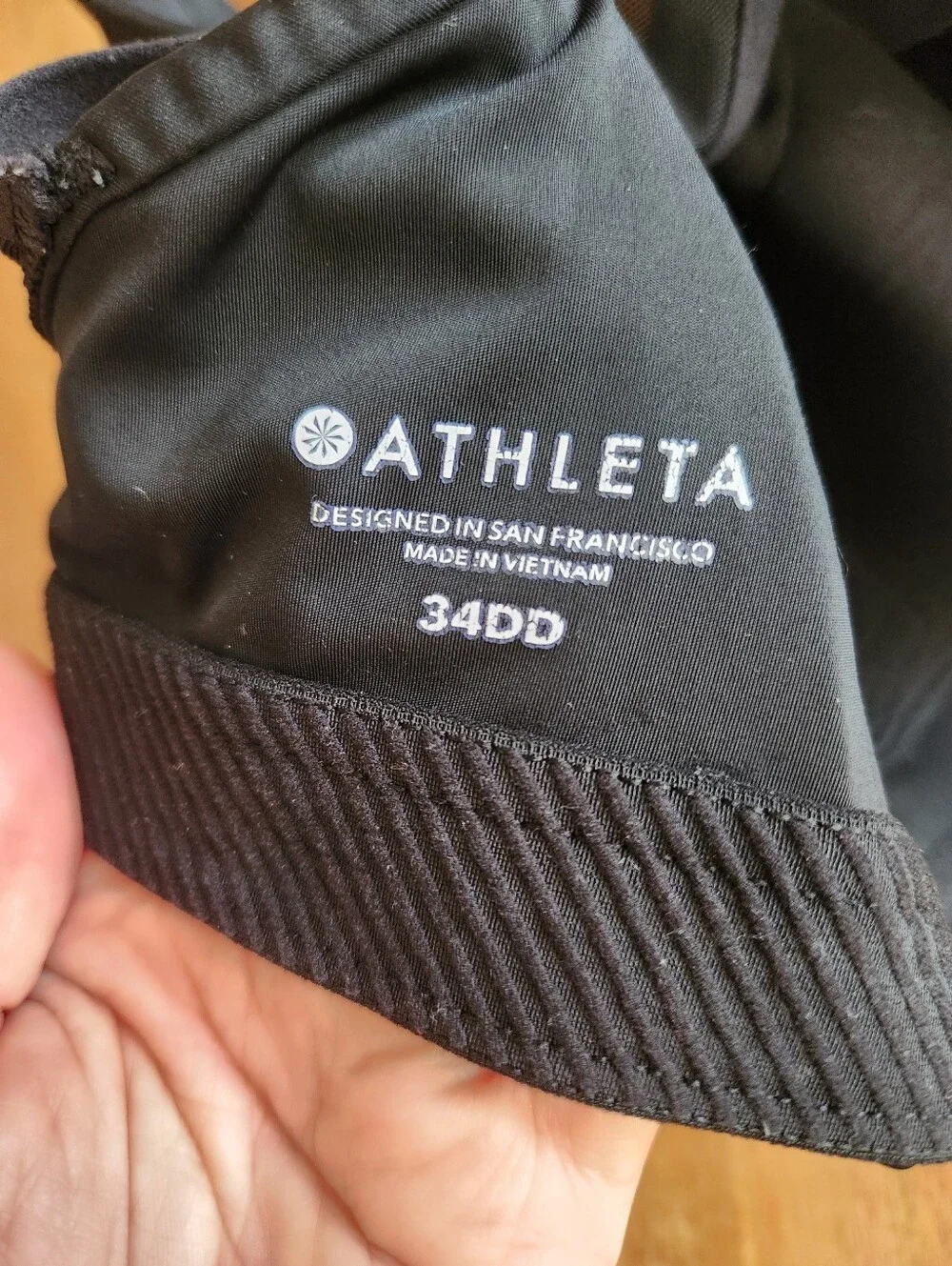 Athleta High Advance Black Wireless Sports Bra 34DD